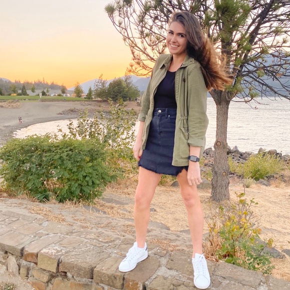 Meet your Posh Ambassador, Beth - Picture 2 of 4